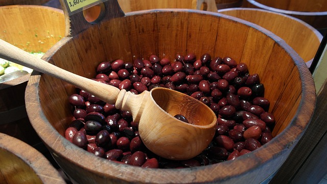 local-food-640x480-39061341.jpeg