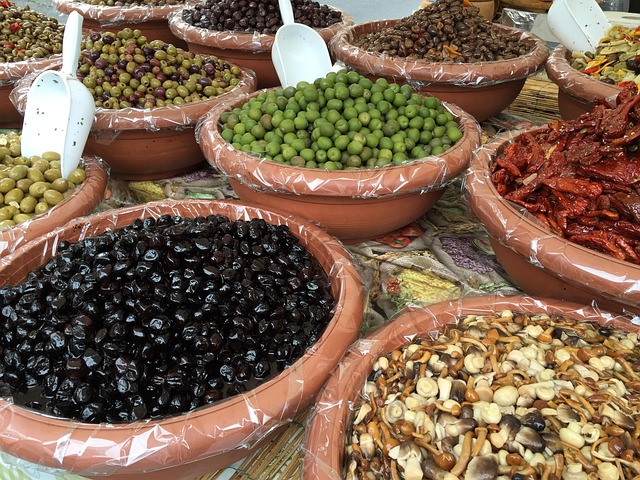 local-food-640x480-91374726.jpeg
